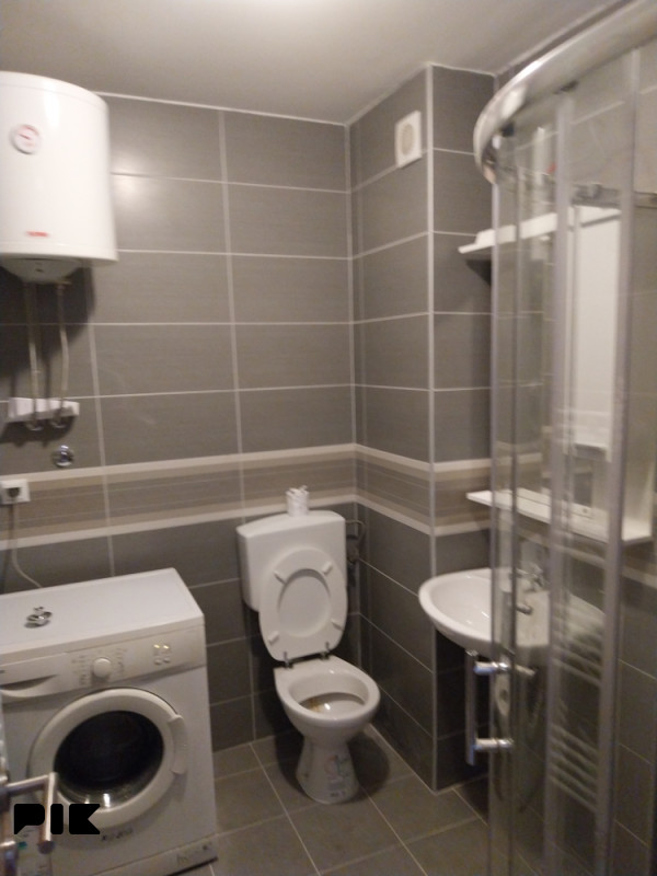 IZDAJE SE NA DUZI VRM PERIOD 37 M2  061 261 174 2