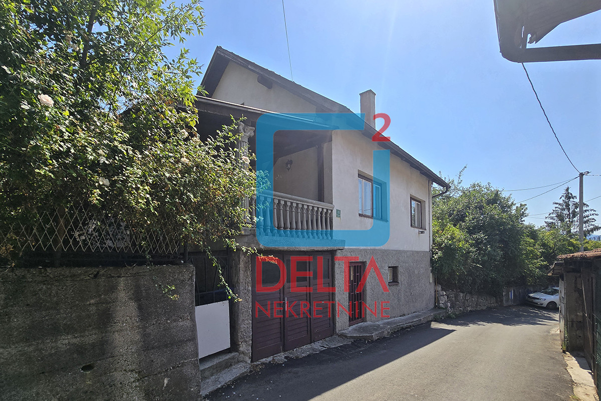 Dvospratna kuća /garaža/na parceli 402m2/ Pofalići / N. Sarajevo