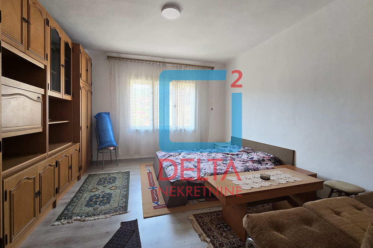 Dvospratna kuća /garaža/na parceli 402m2/ Pofalići / N. Sarajevo 3