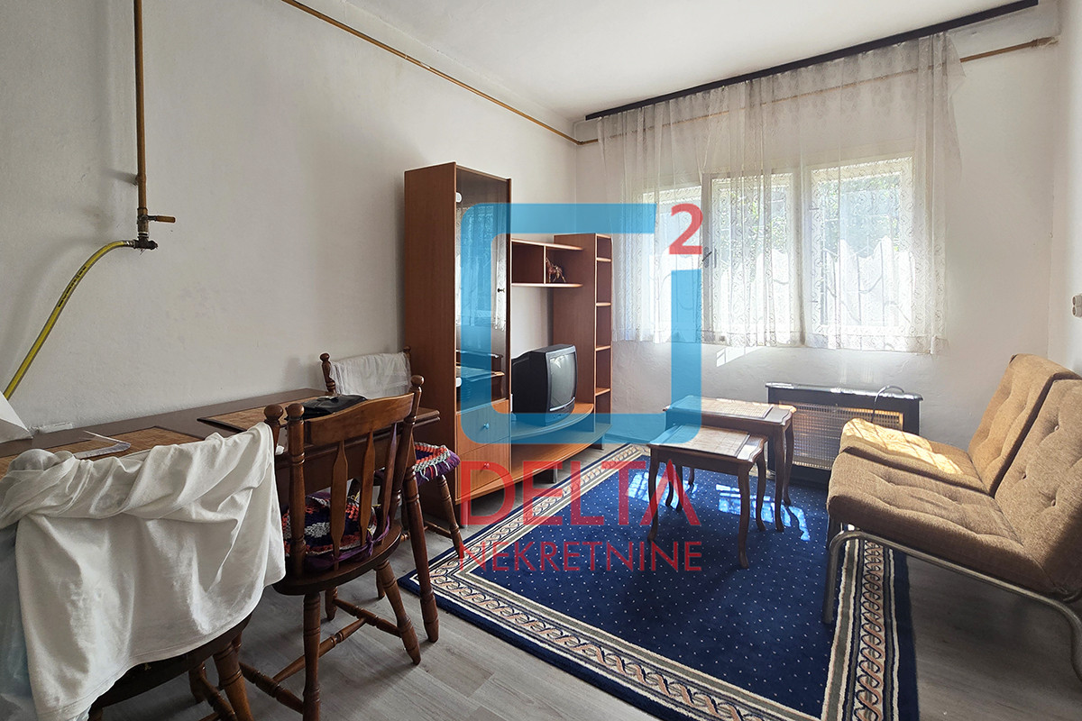 Dvospratna kuća /garaža/na parceli 402m2/ Pofalići / N. Sarajevo 5
