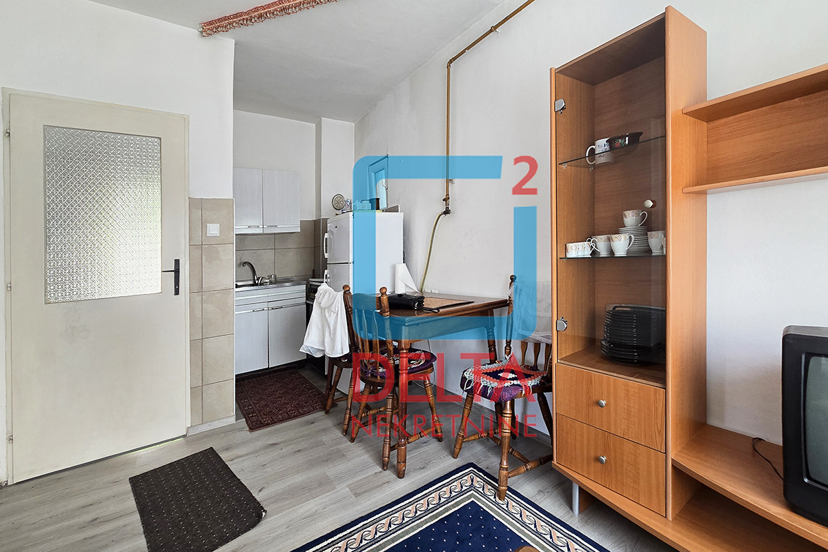 Dvospratna kuća /garaža/na parceli 402m2/ Pofalići / N. Sarajevo 6