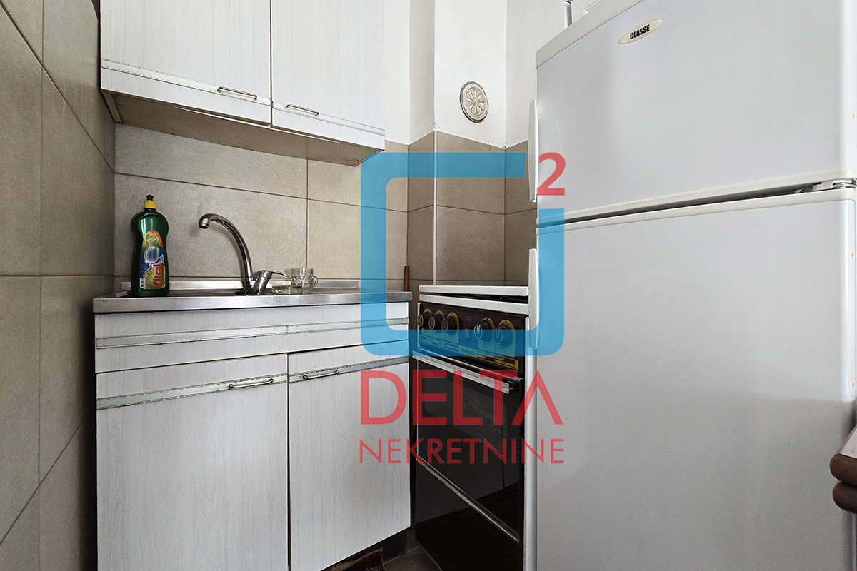 Dvospratna kuća /garaža/na parceli 402m2/ Pofalići / N. Sarajevo 7