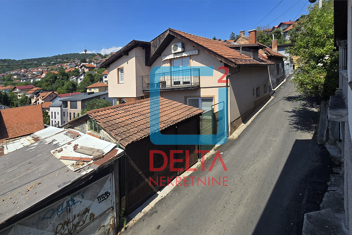 Dvospratna kuća /garaža/na parceli 402m2/ Pofalići / N. Sarajevo 15