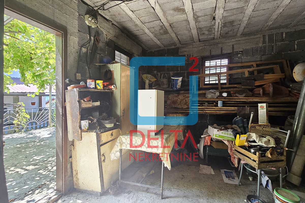 Dvospratna kuća /garaža/na parceli 402m2/ Pofalići / N. Sarajevo 20