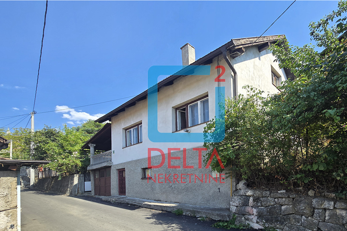 Dvospratna kuća /garaža/na parceli 402m2/ Pofalići / N. Sarajevo 22