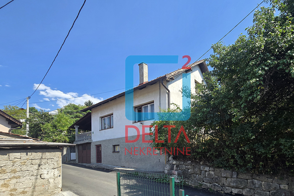 Dvospratna kuća /garaža/na parceli 402m2/ Pofalići / N. Sarajevo 23
