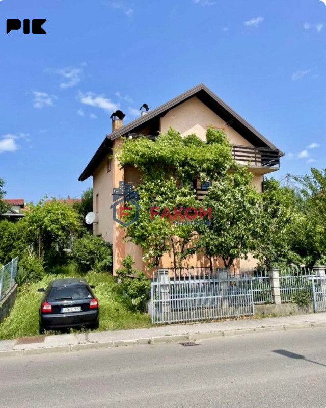 Na prodaju kuća u neposrednoj blizini UKC-a 2