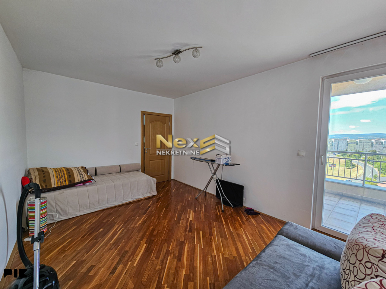 Trosoban stan sa otvorenim pogledom Tibra I/Novi Grad 65,46 m2 18