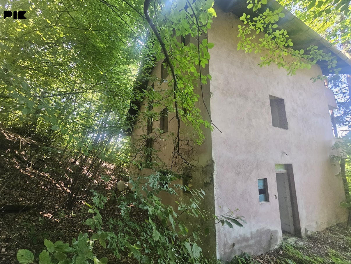 Vikendica sa zemljištem / Kobiljača 2
