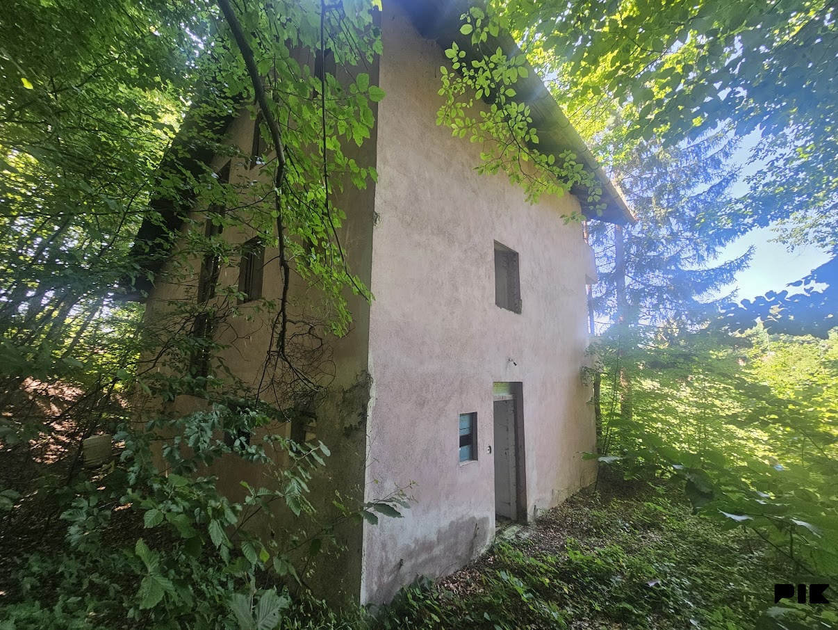 Vikendica sa zemljištem / Kobiljača 3