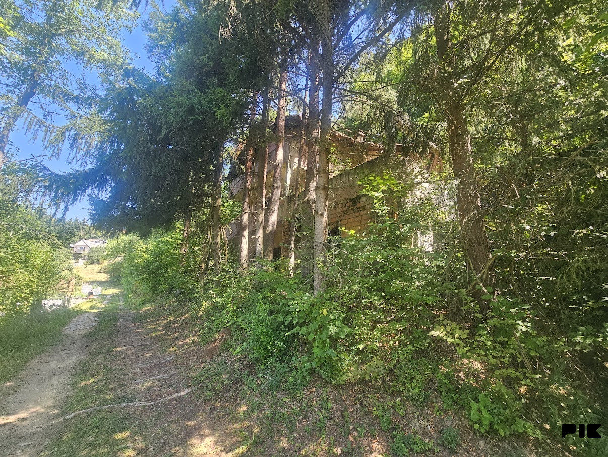 Vikendica sa zemljištem / Kobiljača 7
