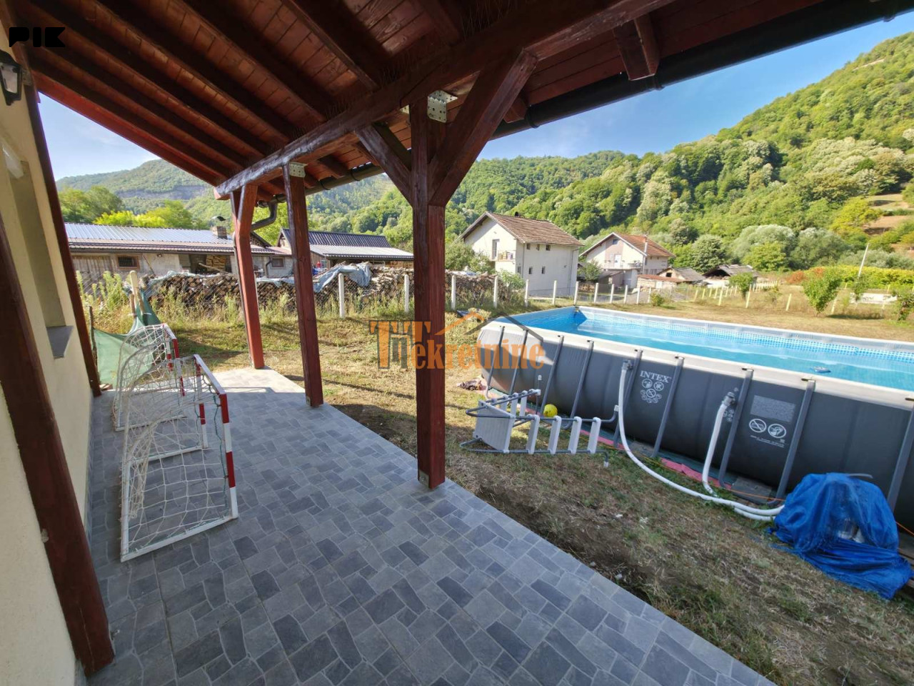 Stambeni objekat 126m2 na placu od 1079m2 - Jagare 15