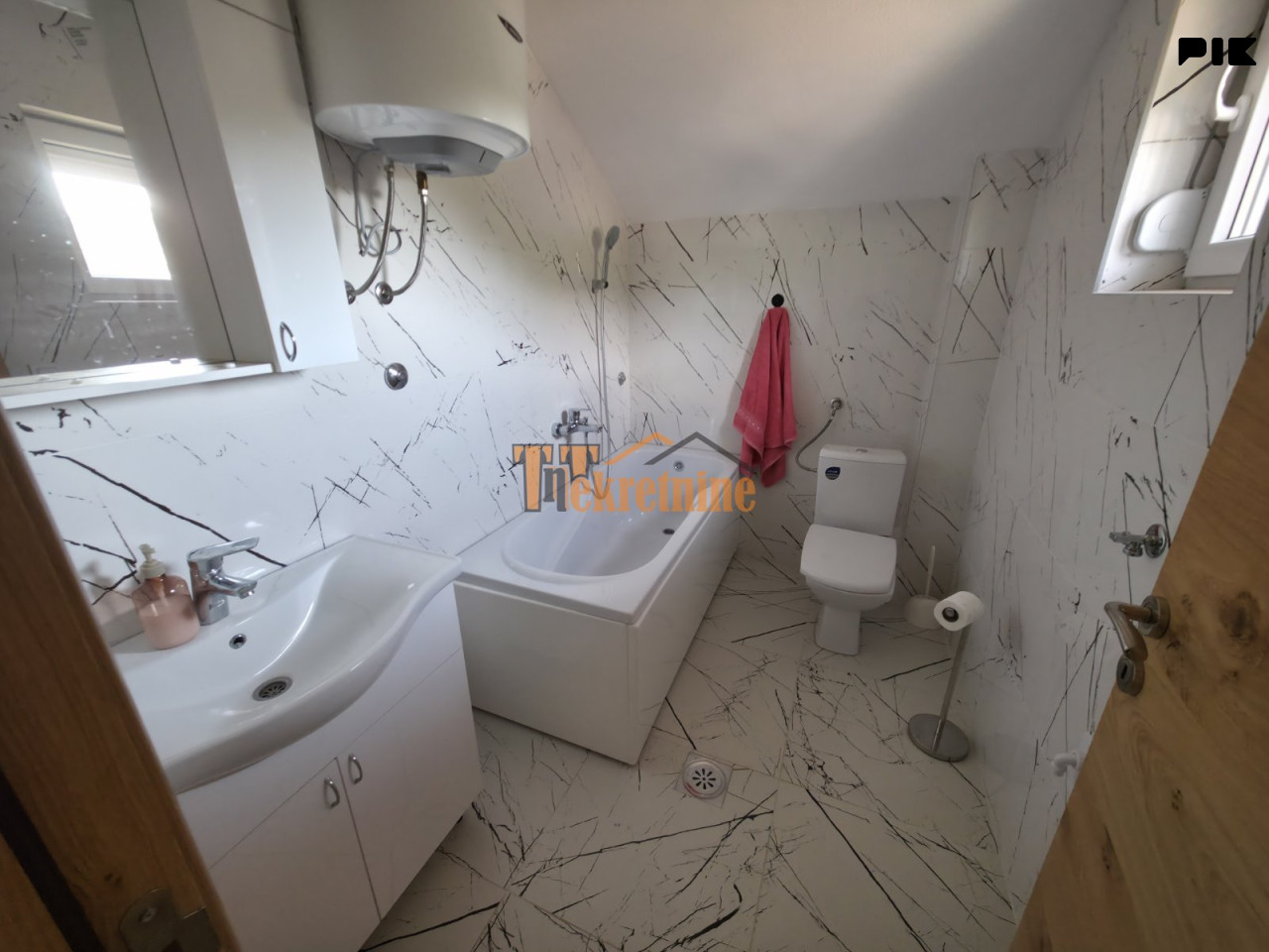 Stambeni objekat 126m2 na placu od 1079m2 - Jagare 14