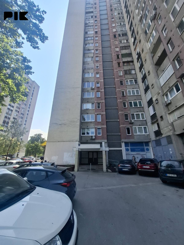 Jednosoban namješten stan / Žrtava Fašizma