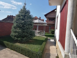 Prostrana kuća na odličnoj lokaciji-upit na broj telefona photo 4