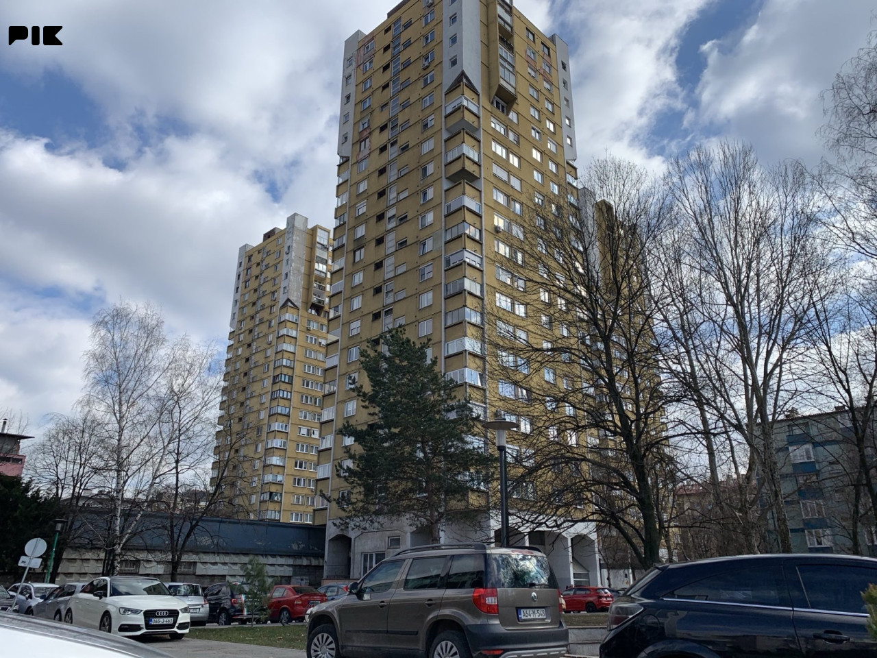 Grbavica četverosoban stanstan Novo Sarajevo 80m2 + 5m2