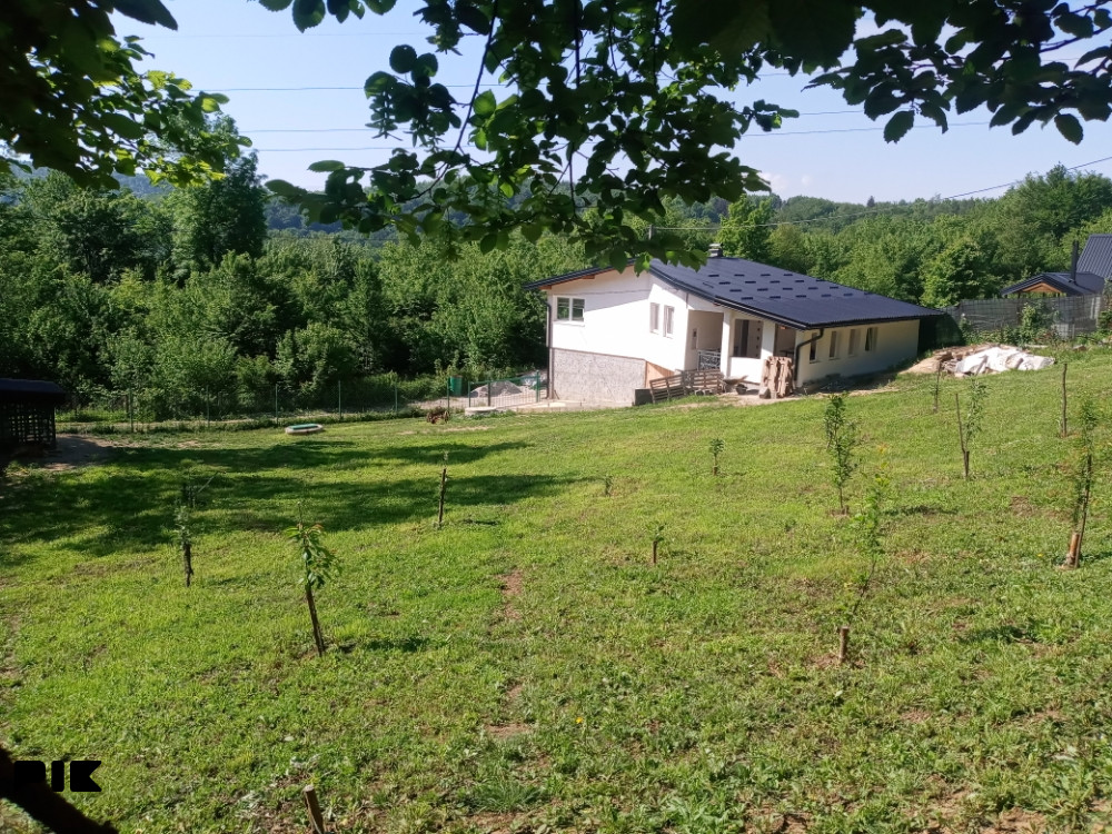Vikend kuca u Zeniku Rakovica opcina Ilidža info 062604123 4