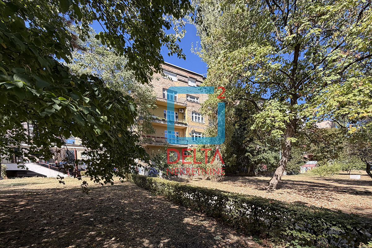 Luksuzan salonski stan na izuzetnoj lokaciji / 145 M2 / Centar 23