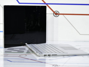 Laptop: -Microsoft Surface Book-