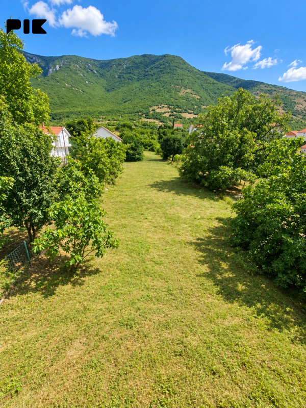 Prodaje se uknjižena kuća i zemljište sa ispravnim papirima 2