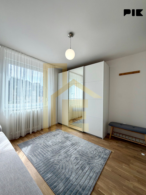 Iznajmljujemo LUX trosoban stan u Centru grada 23