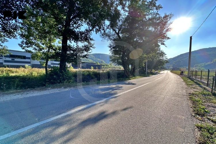 Zemljište sa asfaltnim pristupom, Pendičići, Općina Trnovo,(FBiH)