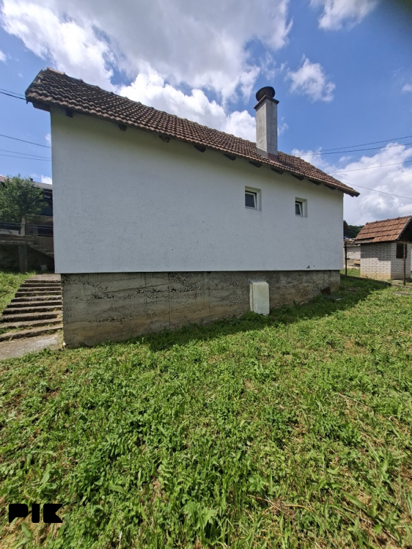Kuća sa prostranim placem 1000 m2, Hisete, BL 9