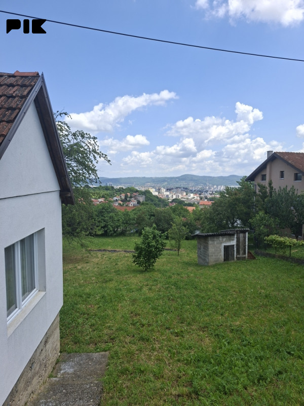 Kuća sa prostranim placem 1000 m2, Hisete, BL 5