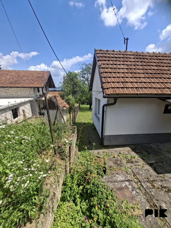 Kuća sa prostranim placem 1000 m2, Hisete, BL 19