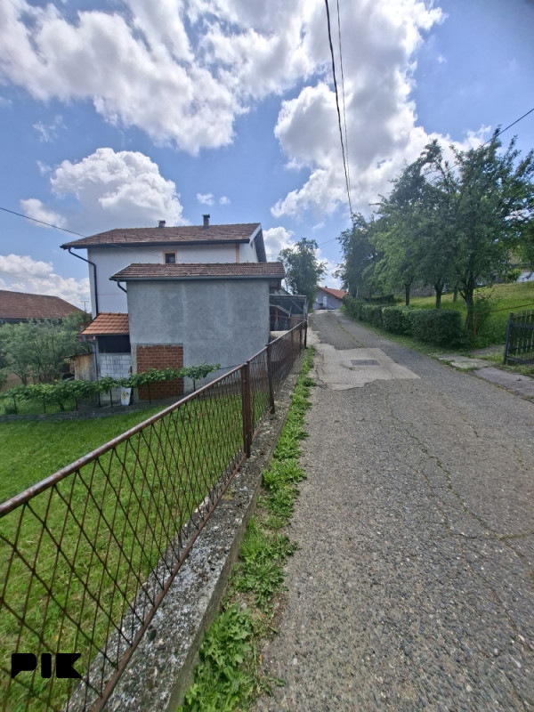 Kuća sa prostranim placem 1000 m2, Hisete, BL 18