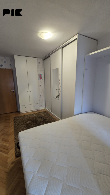 Na prodaju trosoban stan Bulevar, Tuzla 3
