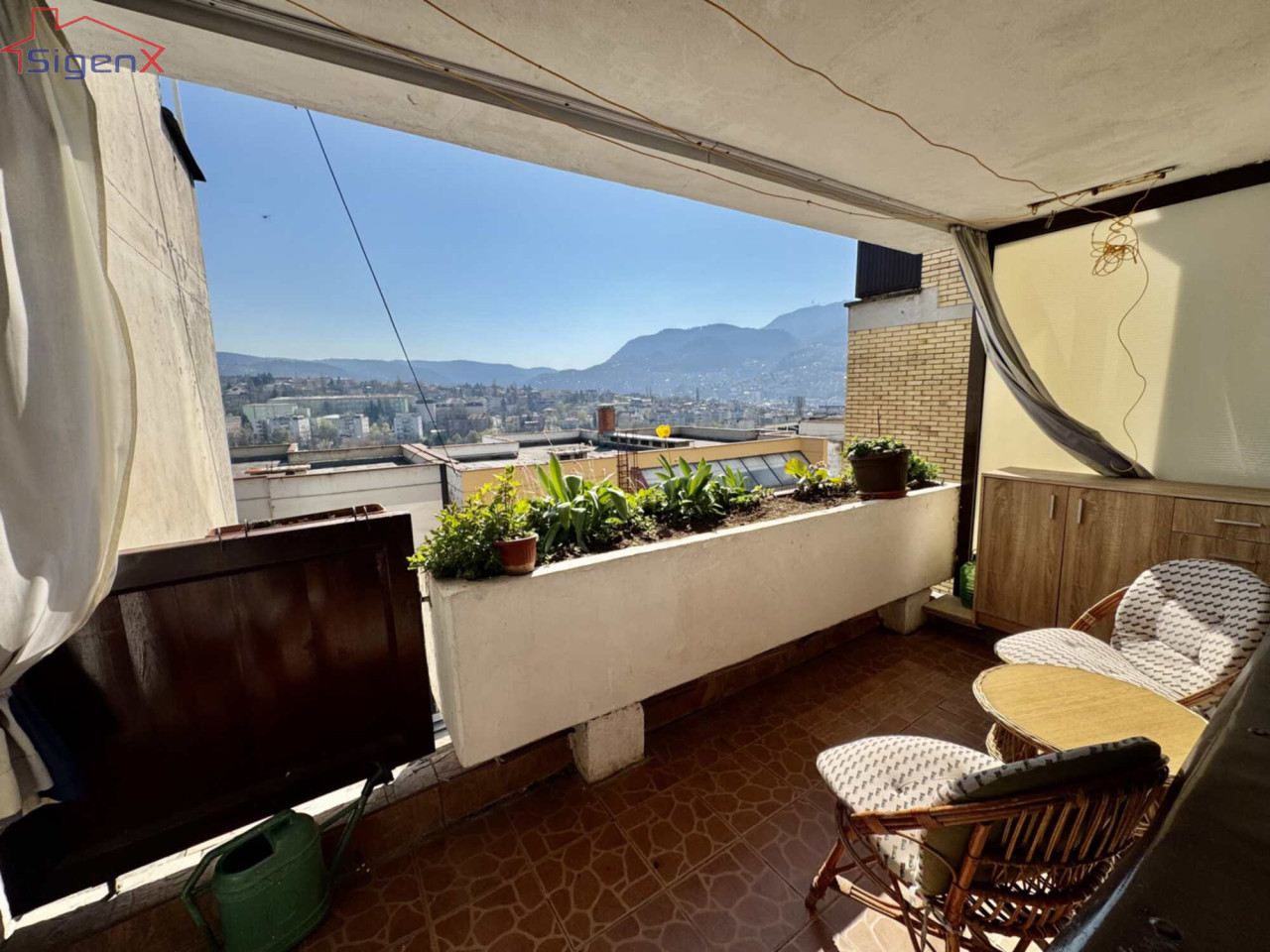 CIGLANE/ČETVEROSOBAN STAN/CENTAR/OSUNČAN/BALKON 7m2/2.sprat/88m2 2