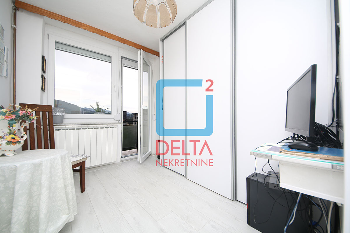 Adaptiran dvosoban (trosoban) stan / dva balkona / Pofalići 5