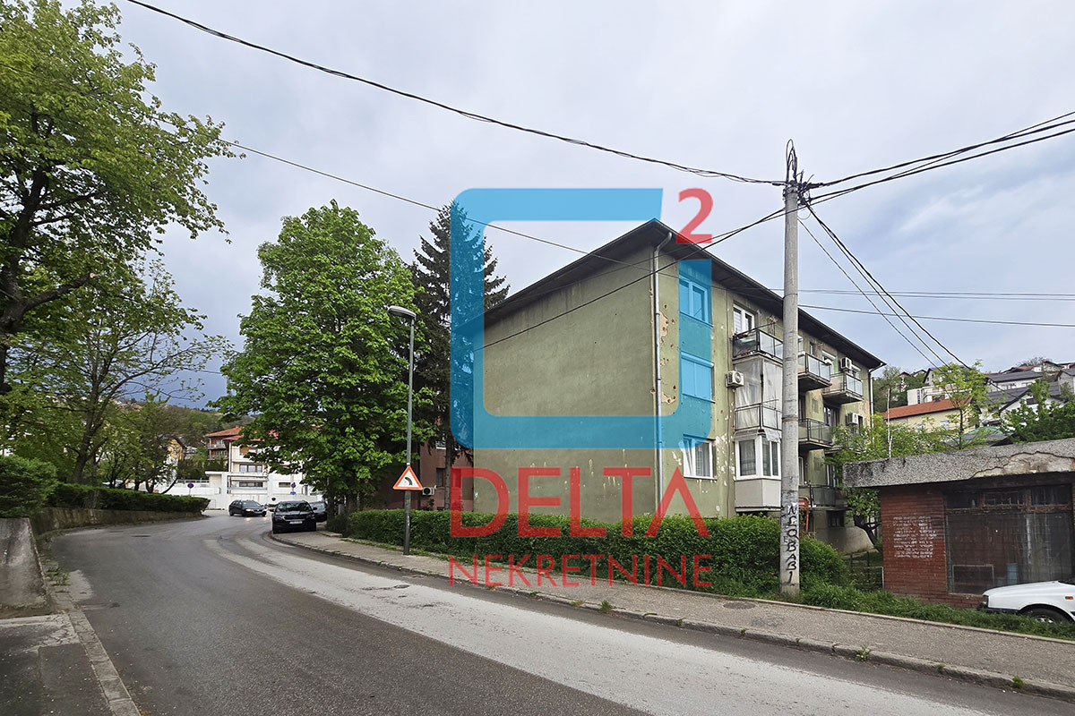 Adaptiran dvosoban (trosoban) stan / dva balkona / Pofalići 13
