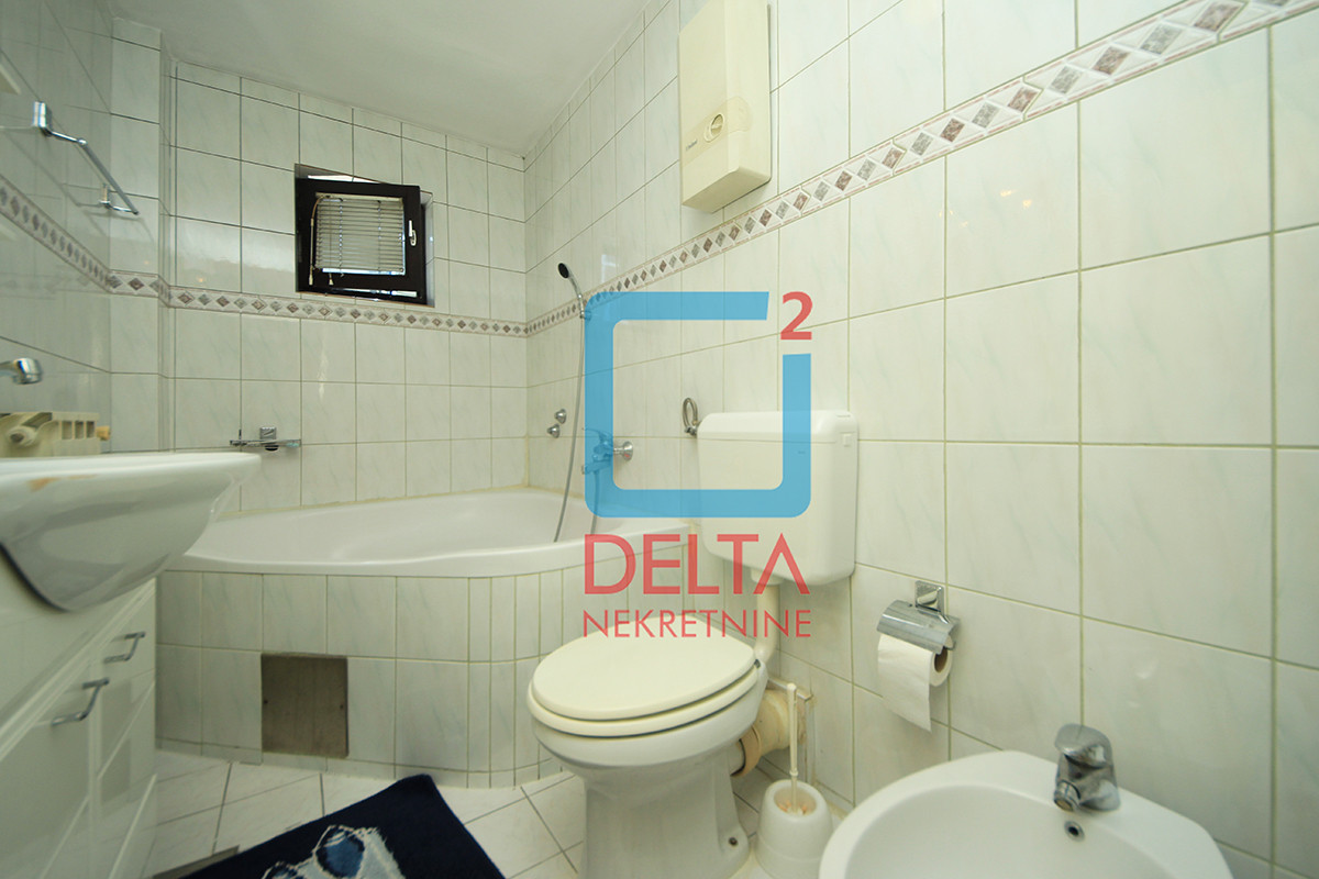 Kuća / 120m2 / Garaža / Parking mjesto / Radnička / Grbavica 16