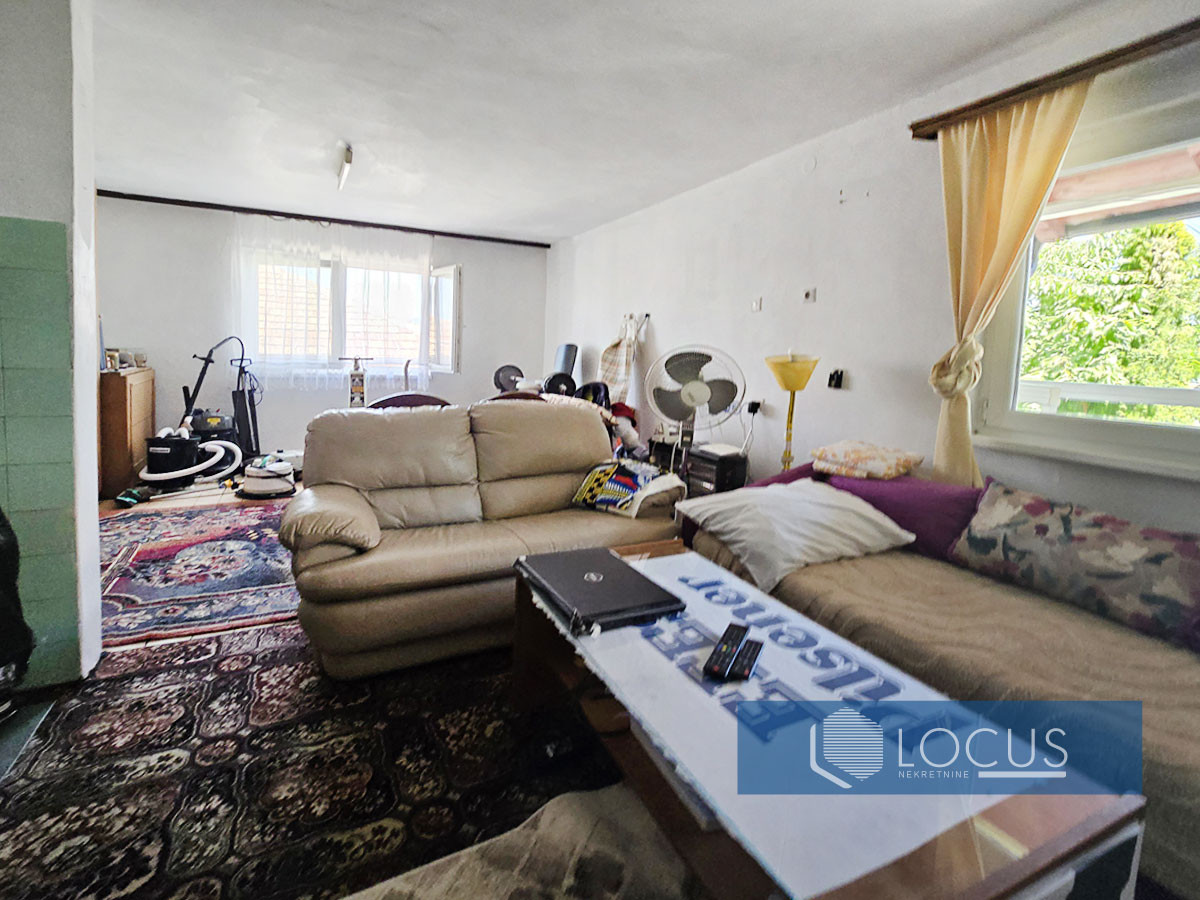 LOCUS prodaje: Kuća i dvorište, Soukbunar, Centar 4