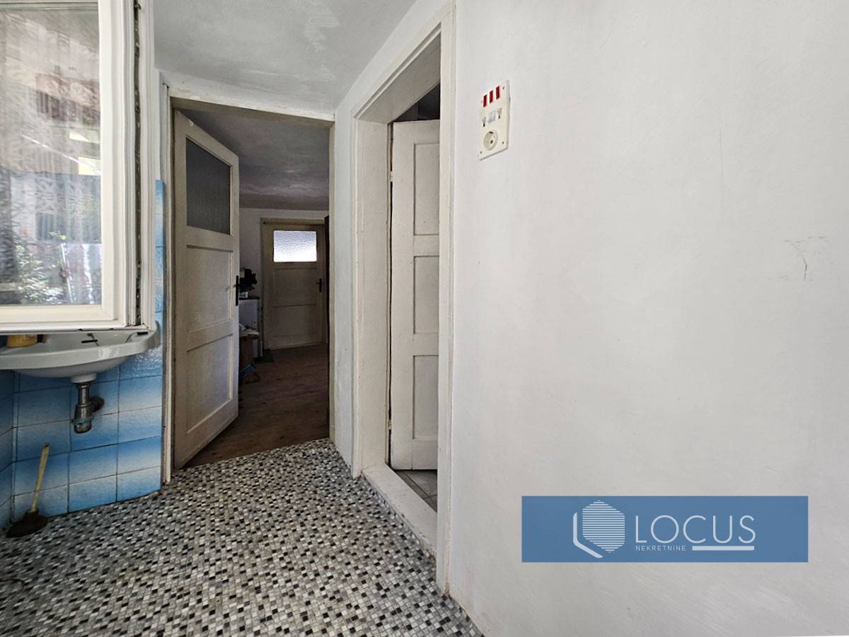 LOCUS prodaje: Kuća i dvorište, Soukbunar, Centar 11