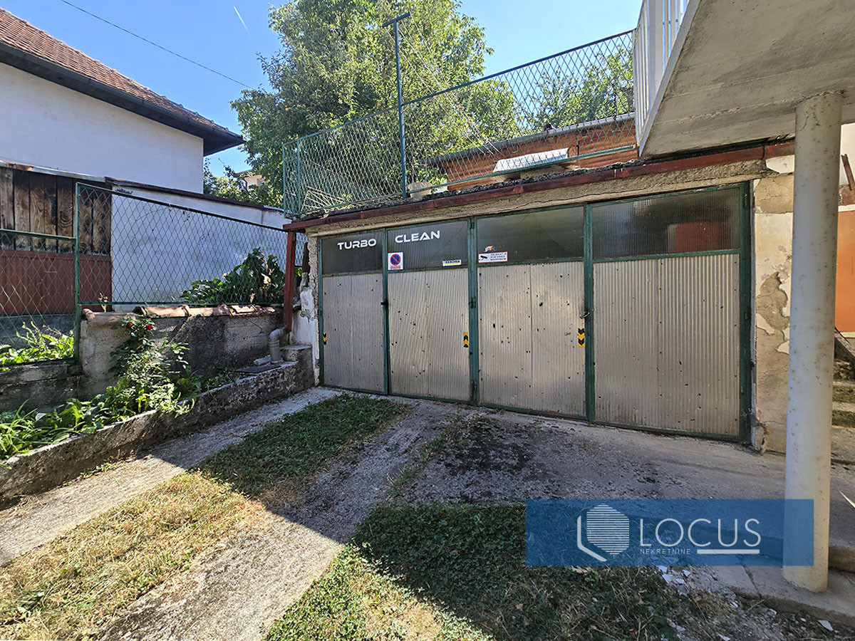 LOCUS prodaje: Kuća i dvorište, Soukbunar, Centar 13