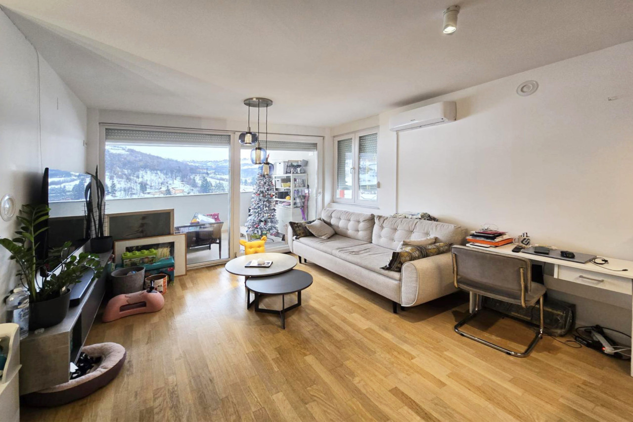 Namješten Penthouse trosoban stan / 91m2 / terasa 30m2 / Dobrinja 2