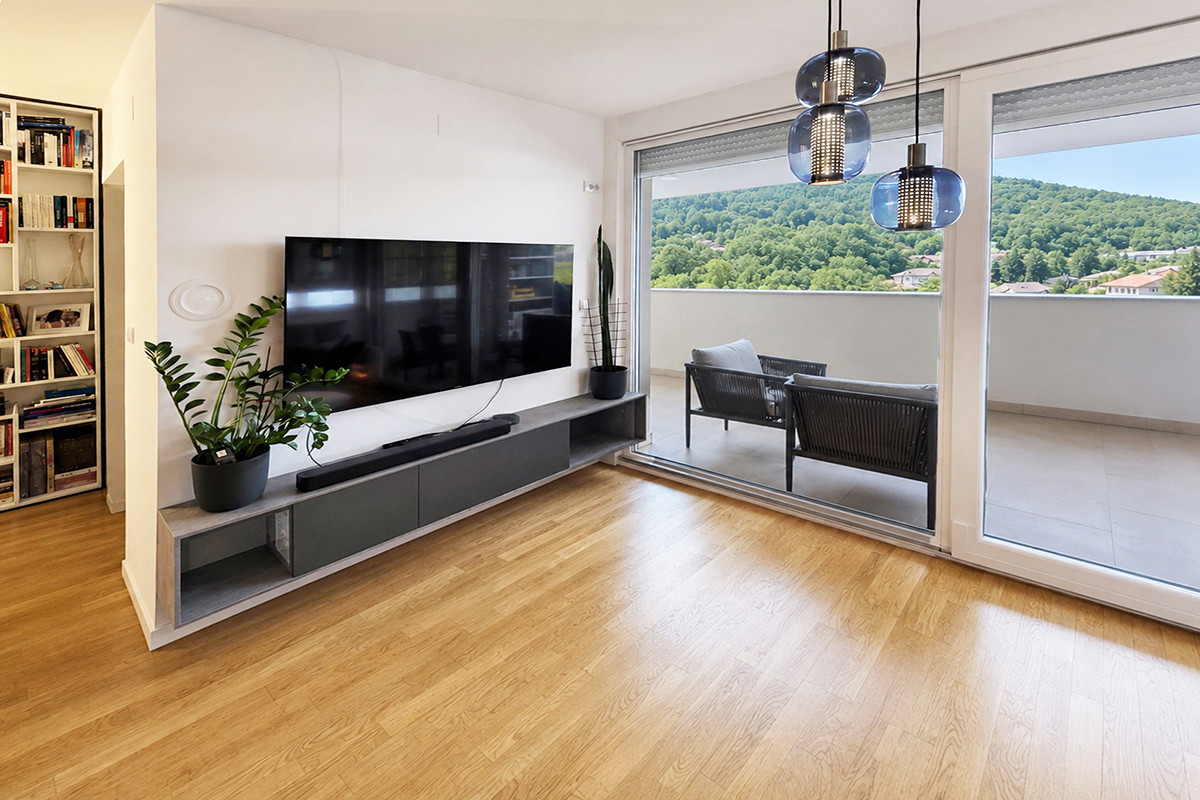 Namješten Penthouse trosoban stan / 91m2 / terasa 30m2 / Dobrinja 3