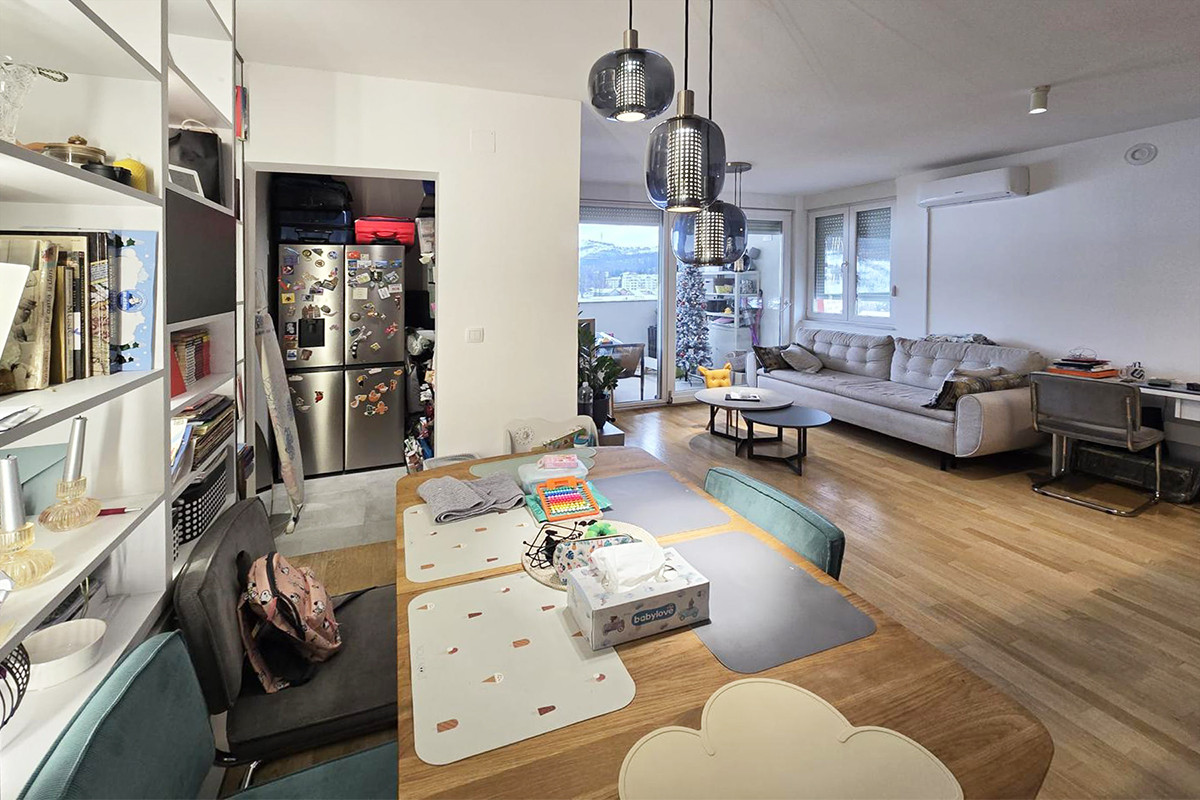 Namješten Penthouse trosoban stan / 91m2 / terasa 30m2 / Dobrinja 4