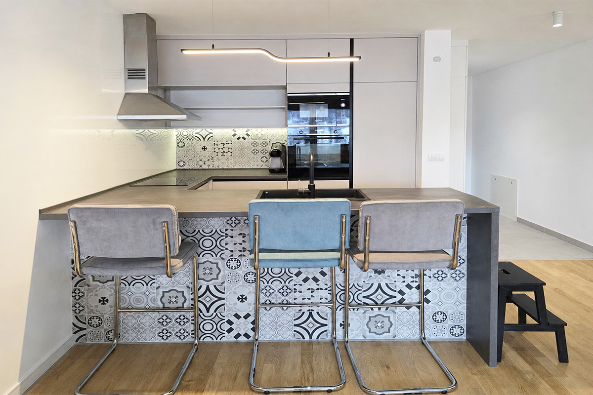 Namješten Penthouse trosoban stan / 91m2 / terasa 30m2 / Dobrinja 8