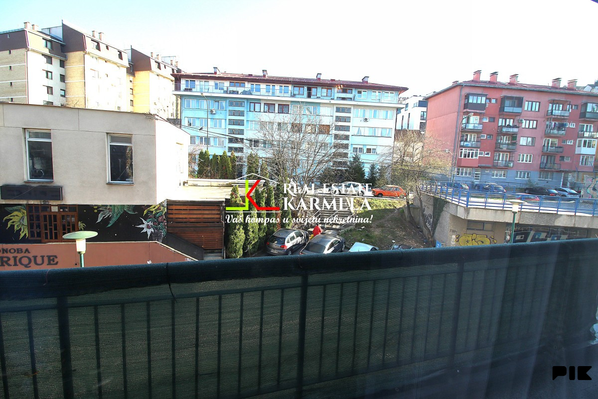 Trosoban stan, Zagrebačka 11
