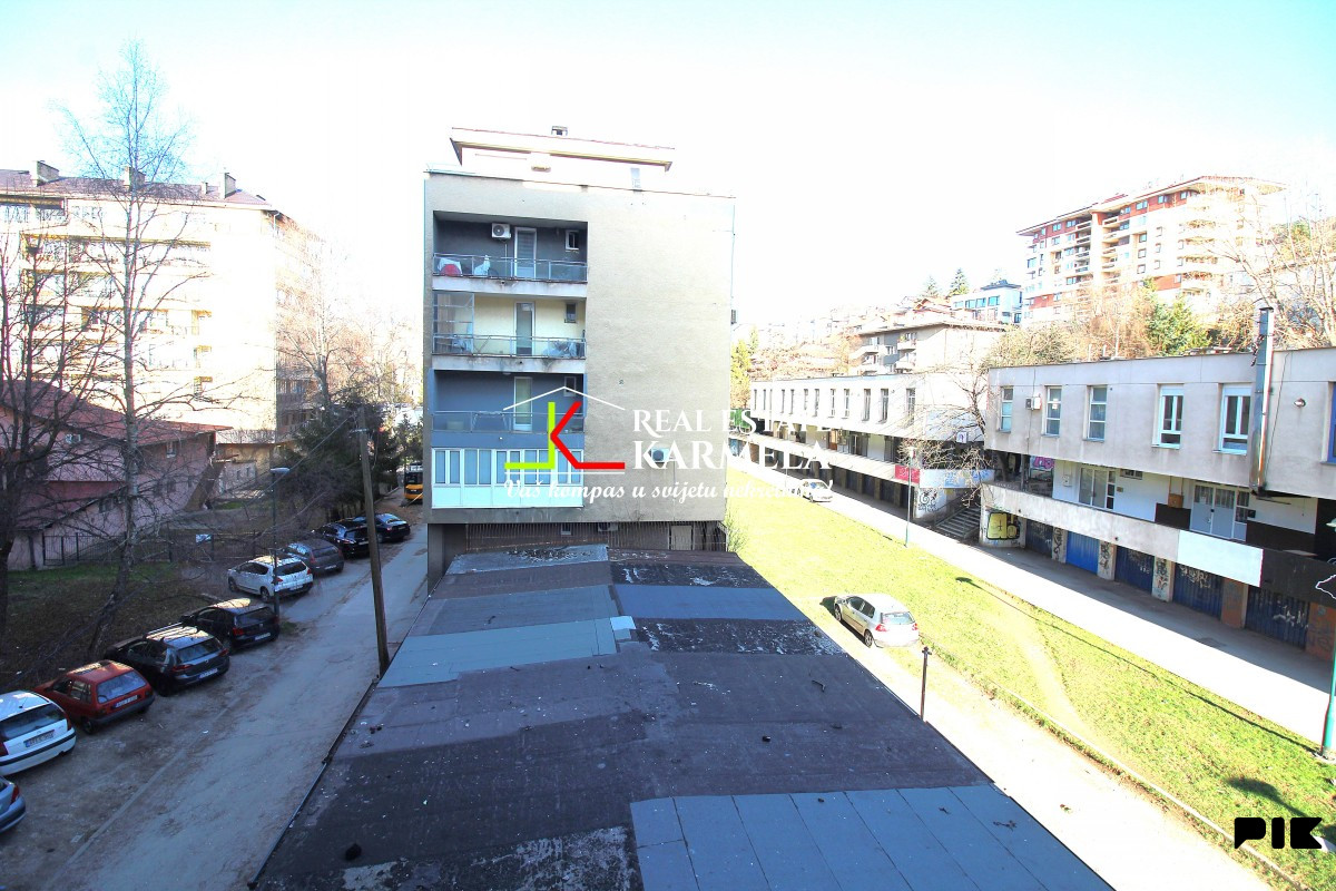 Trosoban stan, Zagrebačka 19