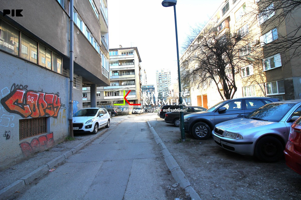 Trosoban stan, Zagrebačka 20