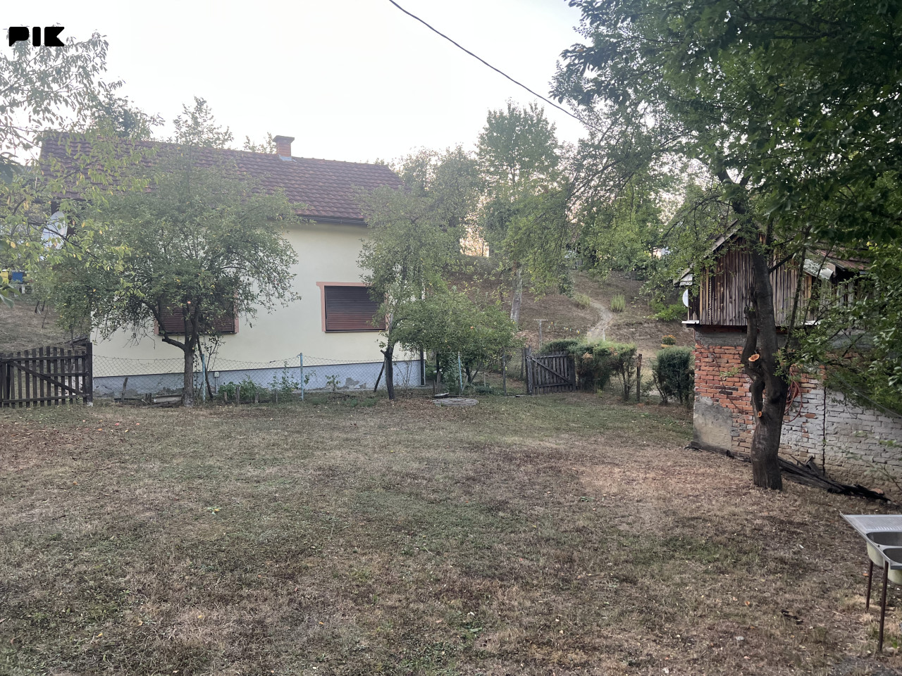 Prodajem kucu 6