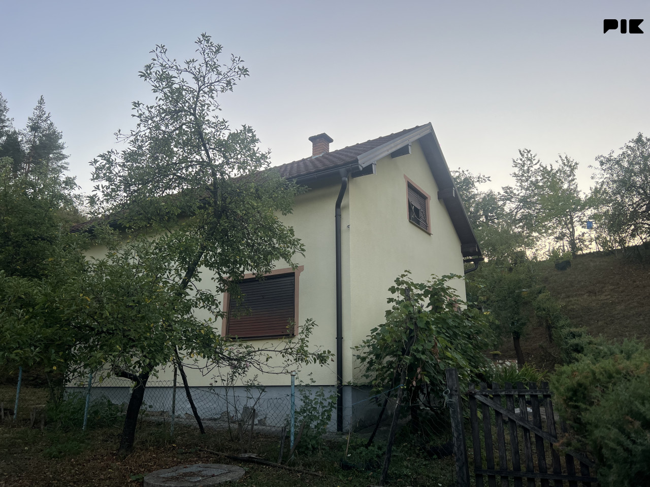 Prodajem kucu 11