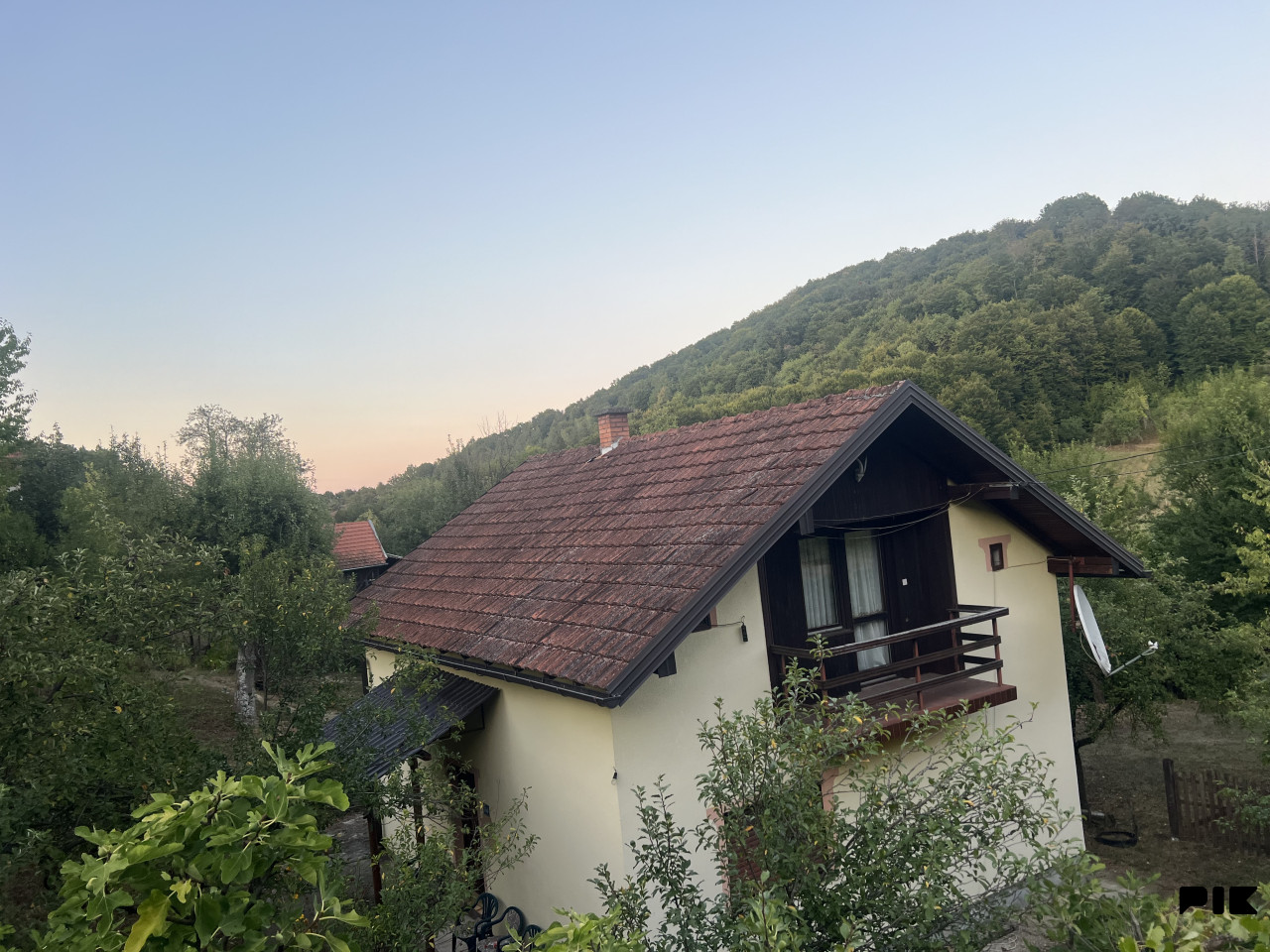 Prodajem kucu 13