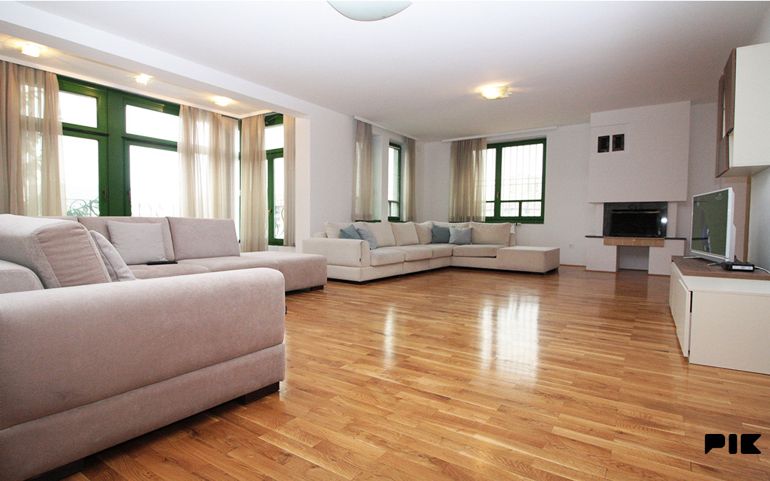 IZDAJE SE GRADSKA VILA 484 m2 - DVIJE STAMBENE JEDINICE  SARAJEVO 2