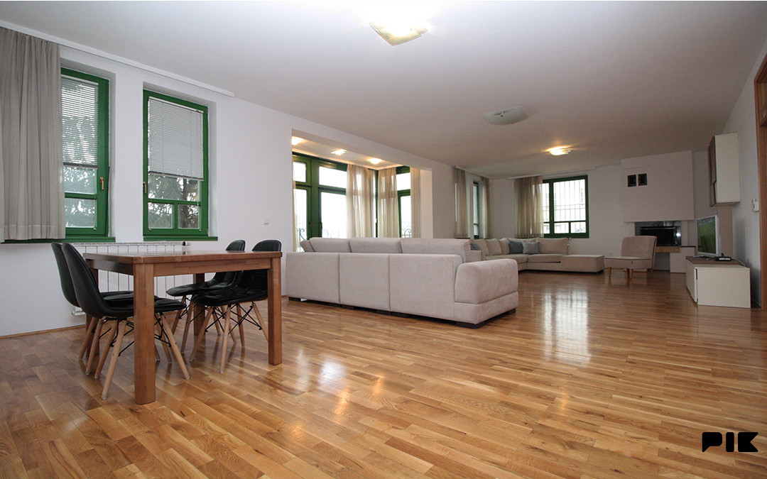 IZDAJE SE GRADSKA VILA 484 m2 - DVIJE STAMBENE JEDINICE  SARAJEVO 8
